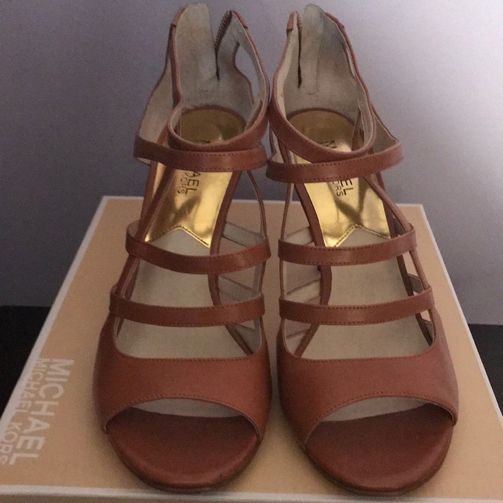 New Michael Michael Kors tan heels